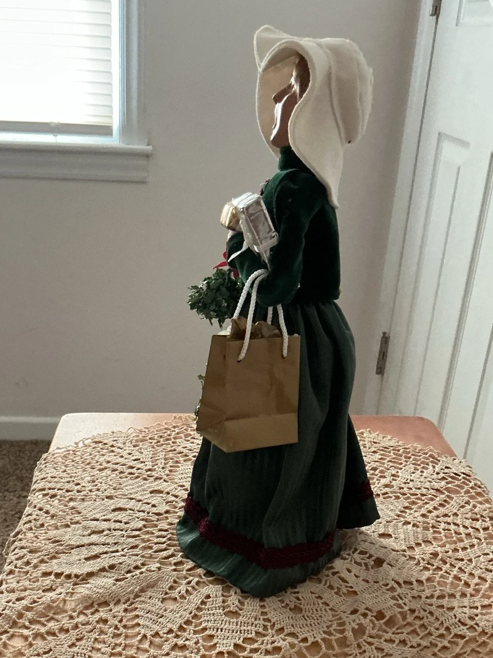 Byers Choice Victorian Shopper w/lots of Goodies